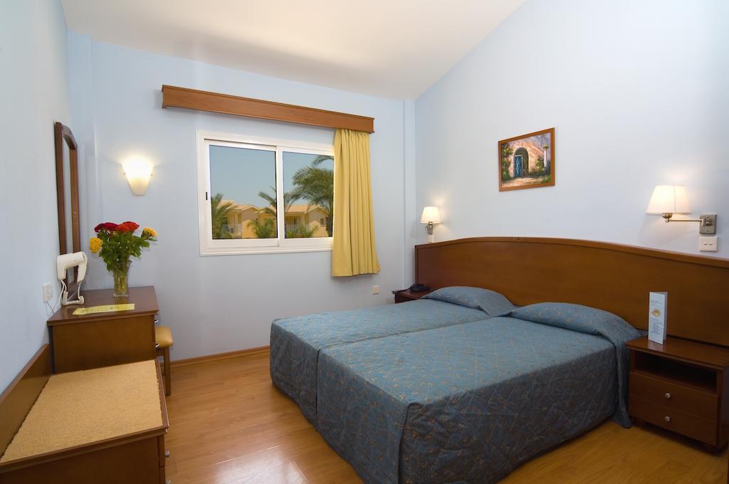Tasia Maris Gardens Ayia Napa Phòng bức ảnh